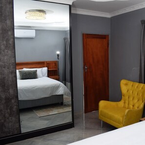 Standard Room | Individually decorated, individually furnished, desk, laptop workspace - Phakela Cottages (Jwaneng)