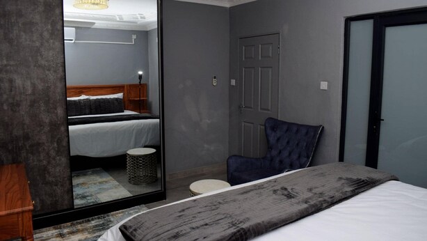 Standard Room | Desk, laptop workspace, iron/ironing board, free WiFi - Phakela Cottages (Jwaneng)