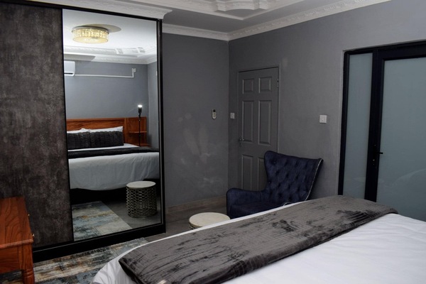 Standard Room | Desk, laptop workspace, iron/ironing board, WiFi (free)
