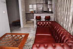 Decoración personalizada, muebles diferentes y escritorio