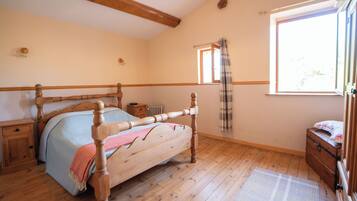 2 makuuhuonetta, silitysrauta/-lauta, vauvan matkasänky, ilmainen Wi-Fi