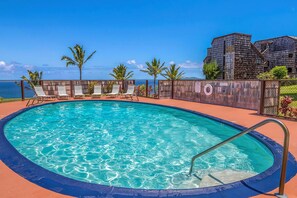 Pool - Newly Renovated, Modern Beach 70’s Surfer Vibes 2 Beds. (Princeville)