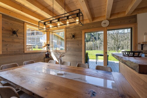Holiday Apartment "Chalet Quartz" with Mountain View, Private Terrace and Wi-Fi