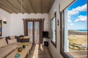 TV - Holiday Home 'Aris Sky Suite Private Mini Poolspa' with Sea View, Wi-Fi and Air Conditioning (Mykonos)