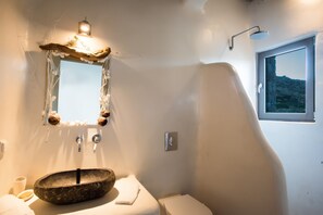Shower, hair dryer, towels - Holiday Home 'Nike Of Selini Private Pool' with Sea View, Wi-Fi and Air Conditioning (Mykonos)