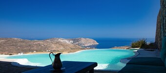Holiday Home 'Amalthia Suite Private Pool' with Sea View, Wi-Fi and Air Conditioning