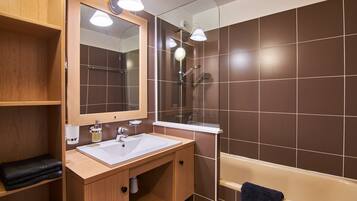 Bathtub, hair dryer, towels
