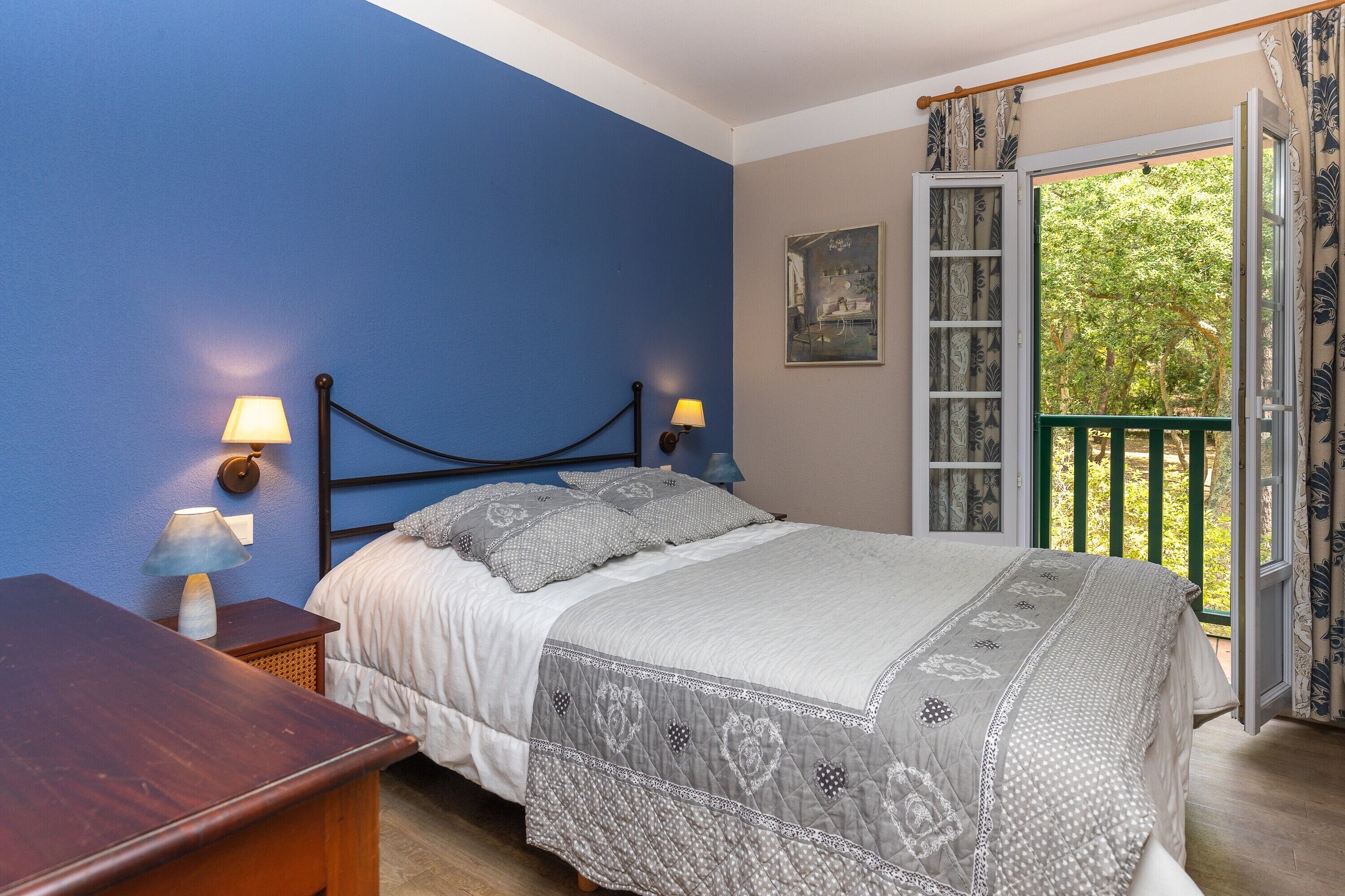 2 chambres, fer et planche à repasser, Wi-Fi, draps fournis