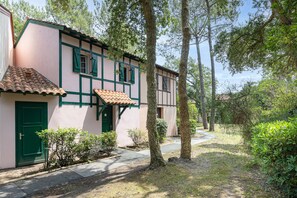 Exterior - Villa 'Christine' with Shared Pool, Shared Garden, and Balcony (Moliets-et-Maa)