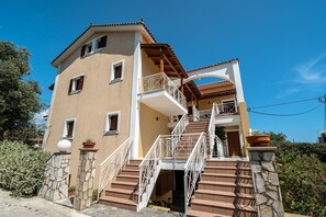 Exterior - Studio Apartment 'Marketos Studio 1' with Shared Pool, Wi-Fi and Air Conditioning (Kefalonia)