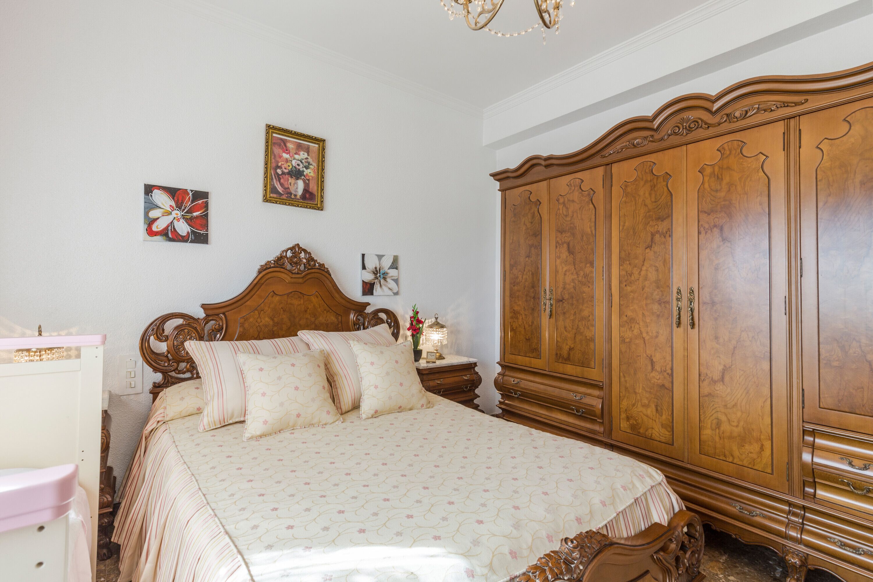 4 bedrooms, iron/ironing board, free WiFi, bed sheets