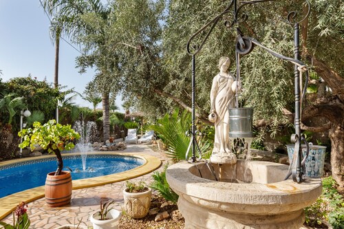 Holiday Home "Casa Chalet Venta Ruizo" with Private Pool and Wi-Fi