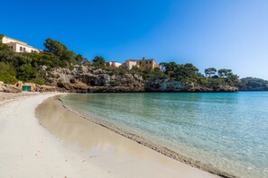 Beach nearby - 'Bon Aire N3' Apartment with Shared Pool, Wi-Fi, and Air Conditioning (Cala Ferrera)