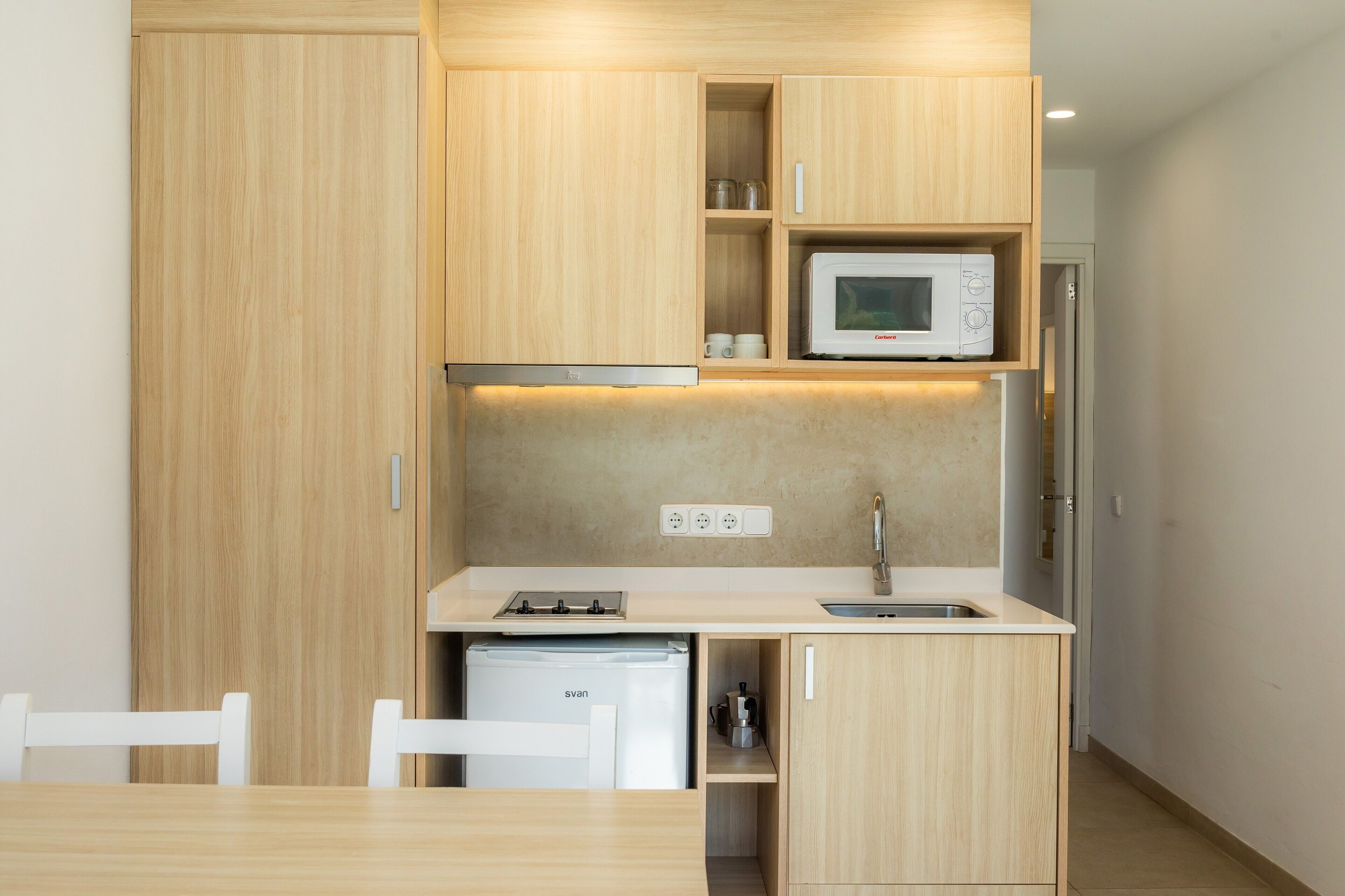 Fridge, microwave, stovetop, coffee/tea maker