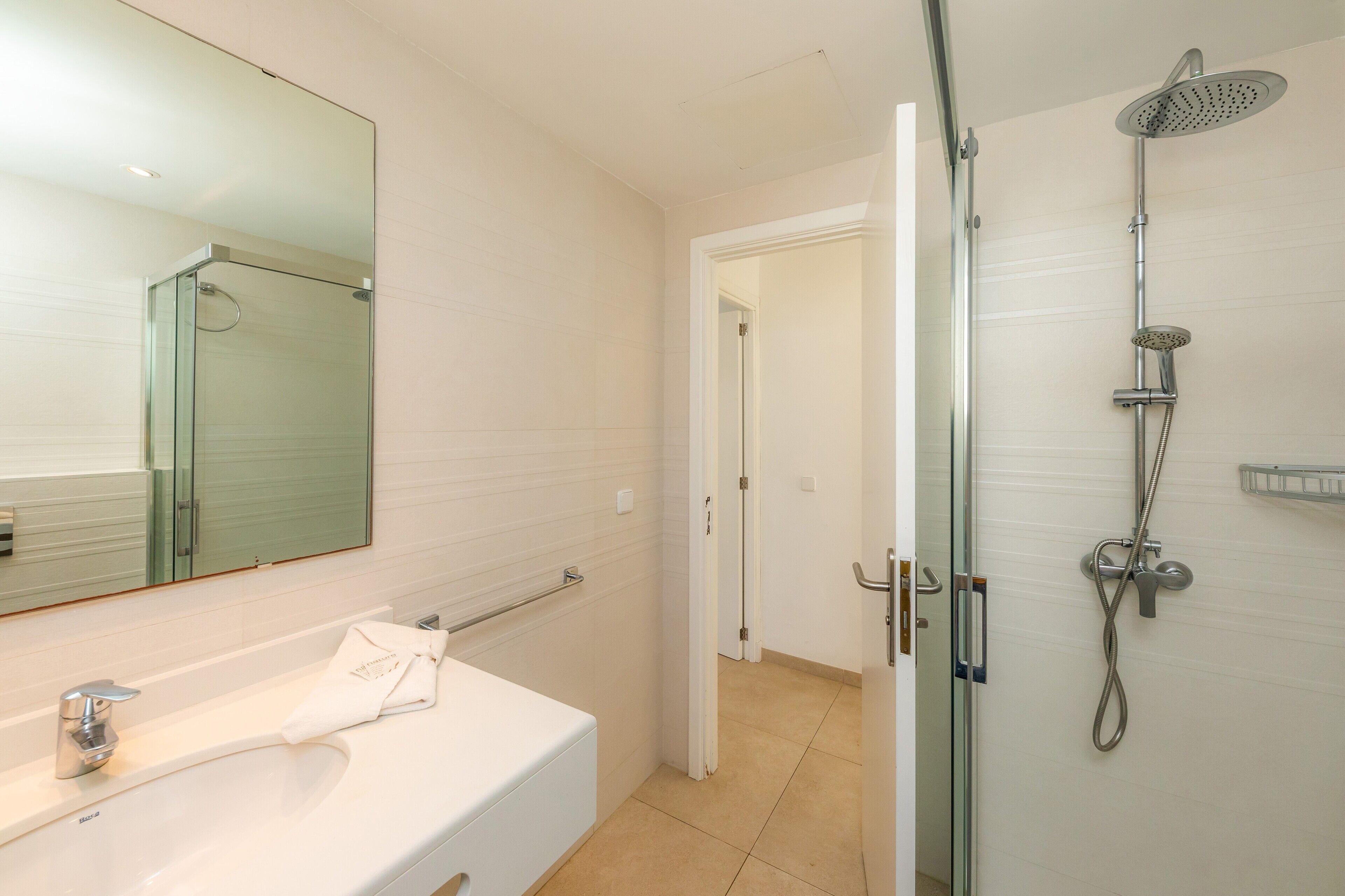 Dusche, Haartrockner, Handtücher