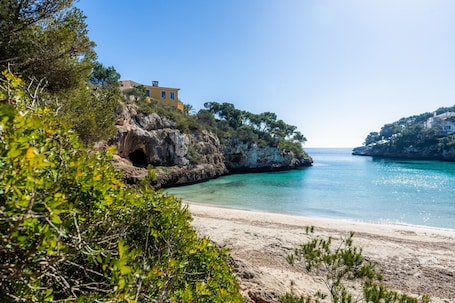 Beach nearby. 'Bon Aire N3' Apartment with Shared Pool, Wi-Fi, and Air Conditioning