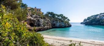 Apartment 'Aquamarina 8' with Shared Pool, Wi-Fi and Air Conditioning