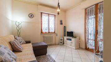 TV, tavolo da ping pong