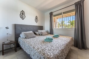 2 slaapkamers, een strijkplank/strijkijzer, gratis wifi, beddengoed