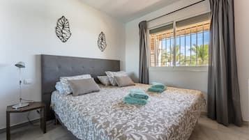 2 bedrooms, iron/ironing board, free WiFi, bed sheets