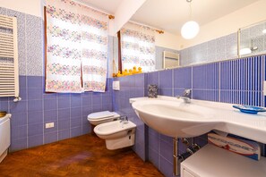 Bathtub, hair dryer, towels