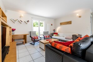 Télévision, lecteur de DVD, chaîne hi-fi