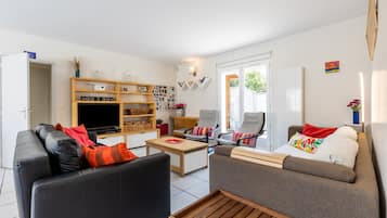 Televisión, reproductor de DVD y estéreo