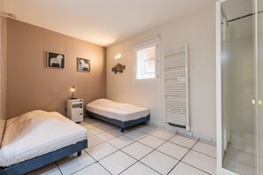 4 chambres, fer et planche à repasser, Wi-Fi gratuit, draps fournis