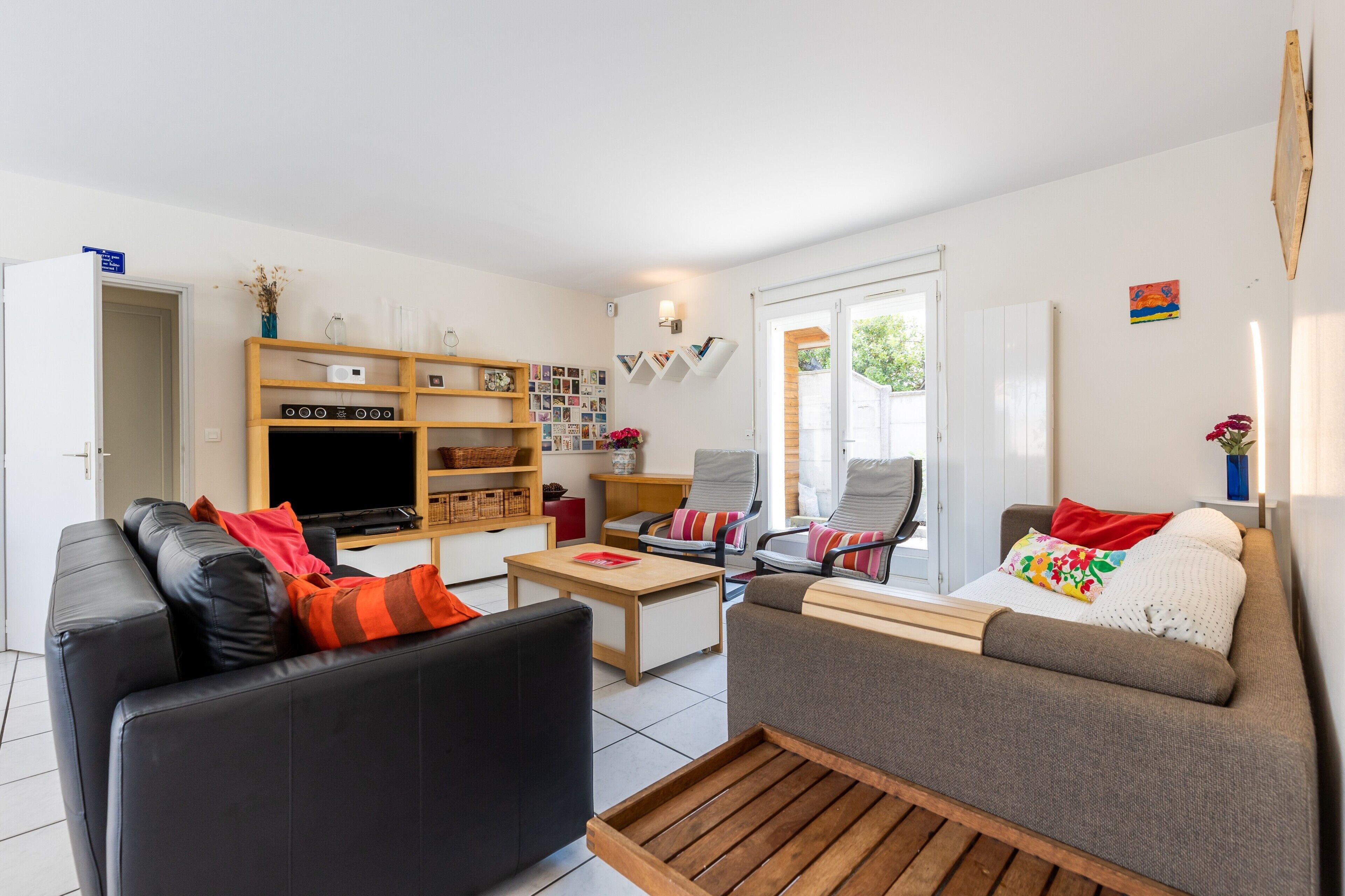 Télévision, lecteur de DVD, chaîne hi-fi