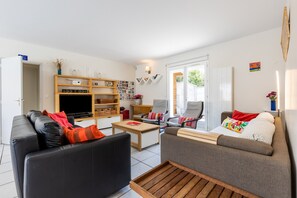 Fernseher, DVD-Player, Stereoanlage