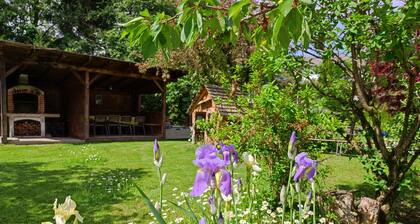 Ferienwohnung "Haus Mader 3" mit Bergblick, privater Terrasse und WLAN