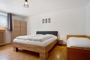 1 bedroom, free WiFi, bed sheets