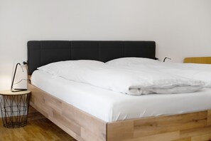 1 bedroom, free WiFi, bed sheets - Holiday Apartment "Haus Mader 3" with Mountain View, Private Terrace & Wi-Fi (Riscone Brunico)