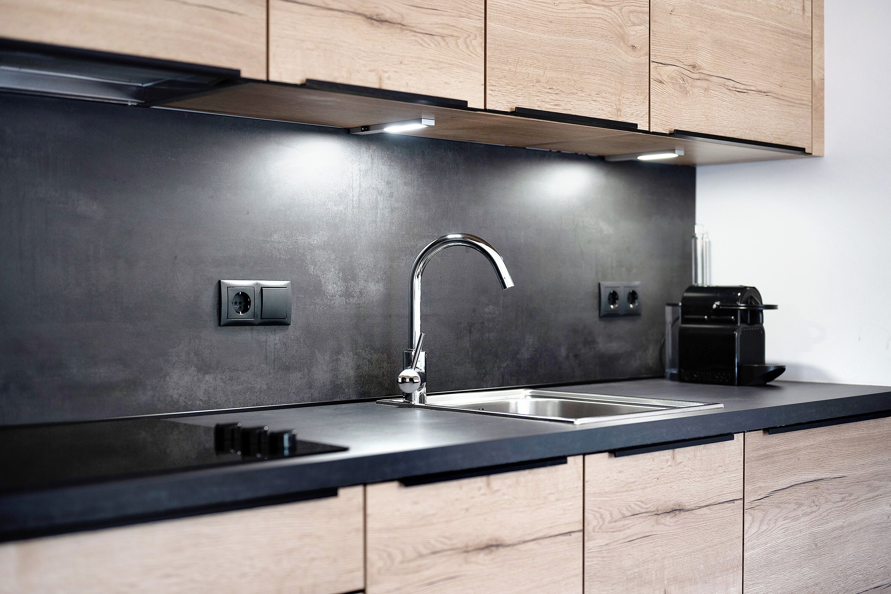 Fridge, stovetop, dishwasher, coffee/tea maker