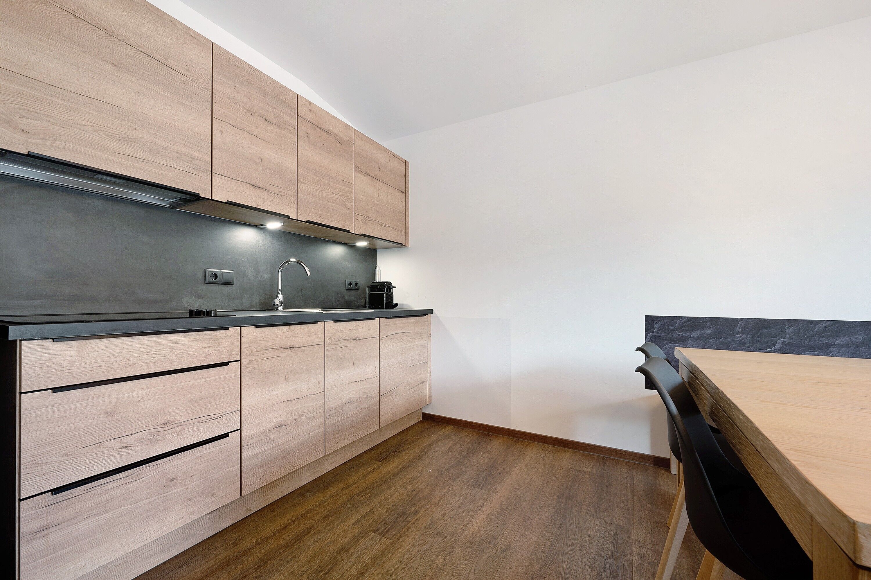 Fridge, stovetop, dishwasher, coffee/tea maker