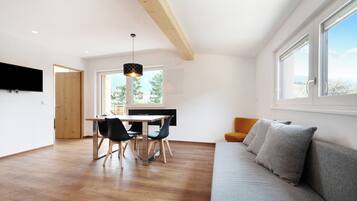 Fernseher, Tischtennisplatte