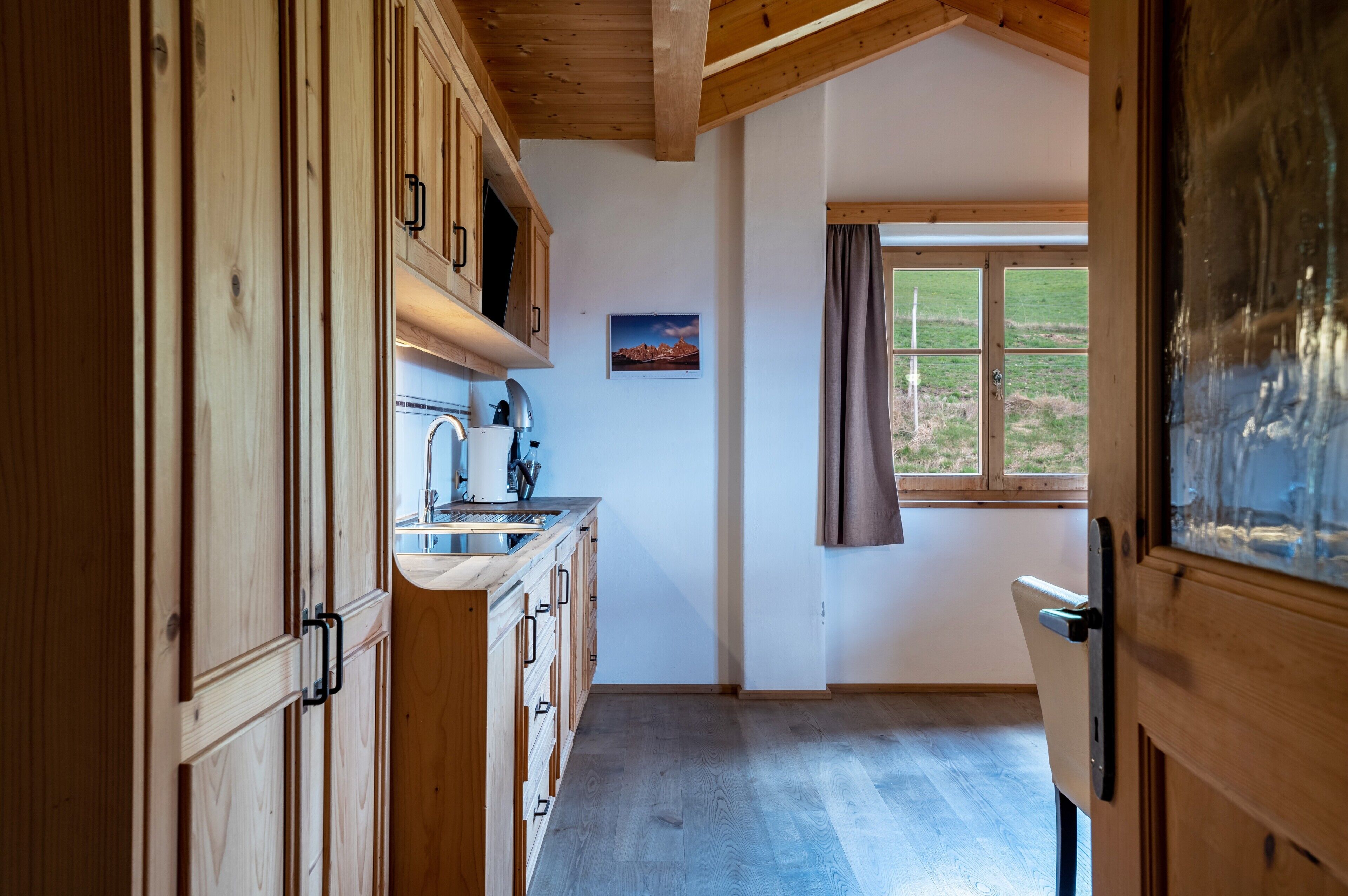 Fridge, stovetop, dishwasher, coffee/tea maker
