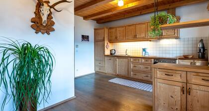 Apartamento 'Biohof Maurer Apt Vogelstimmen' con vistas a la montaña, jardín compartido y Wi-Fi