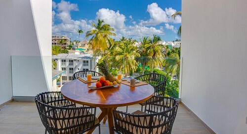 Royal Penthouse Ste/Private Picuzzi/3BR, 5 min from the beach