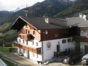 Exterior - Apartment 'Oberhöhe Apt Talblick' with Mountain View, Private Terrace and Wi-Fi (Gemeinde Ahrntal)