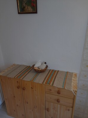 Interior - Apartment 'Oberhöhe Apt Talblick' with Mountain View, Private Terrace and Wi-Fi (Gemeinde Ahrntal)