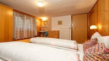 3 bedrooms, free WiFi, bed sheets