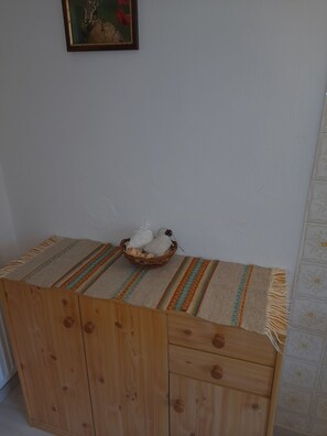 Interior - Apartment 'Oberhöhe Apt Talblick' with Mountain View, Private Terrace and Wi-Fi (Gemeinde Ahrntal)