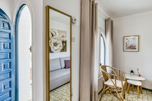 Fernseher, Kamin, Tischtennisplatte