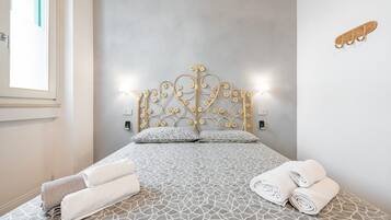 2 bedrooms, WiFi (free), bed sheets
