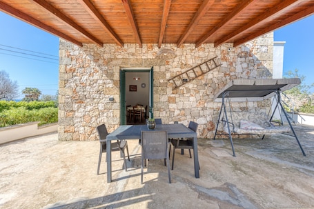 Outdoor dining. Villa Elena with Sea View, Wi-Fi, and Air Conditioning