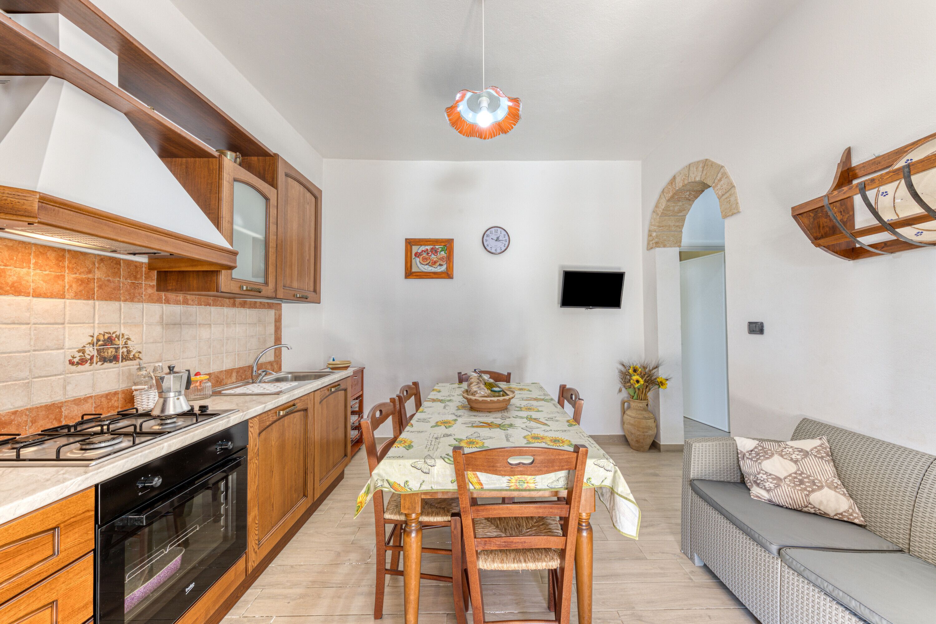 Refrigerador, horno, parrilla de estufa y utensilios de cocina 