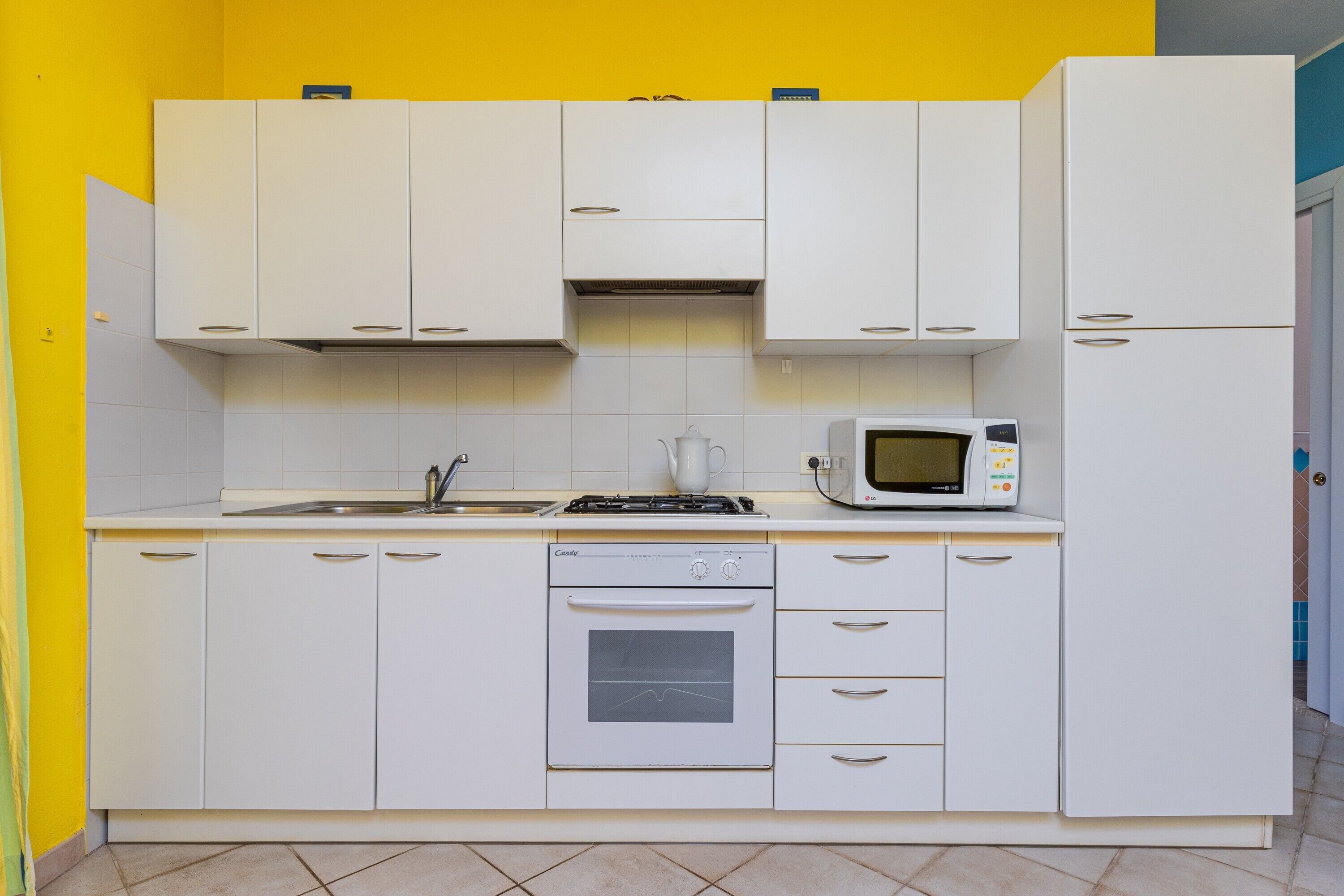 Fridge, microwave, stovetop, electric kettle