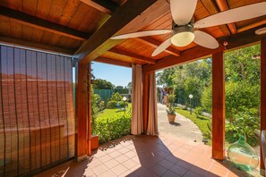 Terrace/patio - Holiday Home 'Casa Vacanza Mar Mediterraneo 21' with Private Terrace, Garden and Wi-Fi (Quartu Sant Elena)