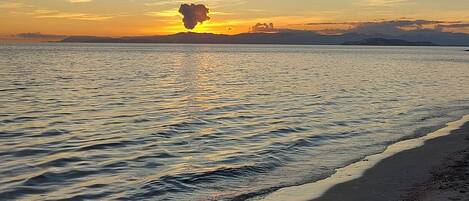 Una spiaggia nelle vicinanze
